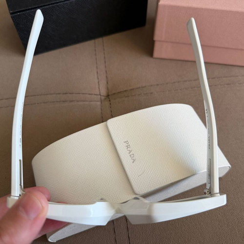 Prada SPR24Y sunglasses like new, white frame, unisex
