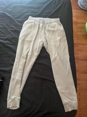 Nike сиви панталони нови, размер M
