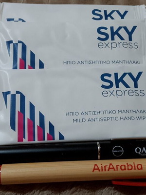 Συλλεκτικά στυλό Qatar Airways και Air Arabia με μαντηλάκια Sky Express