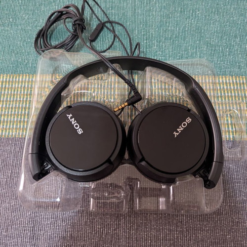 Sony Over Ear Headphones like new, wired