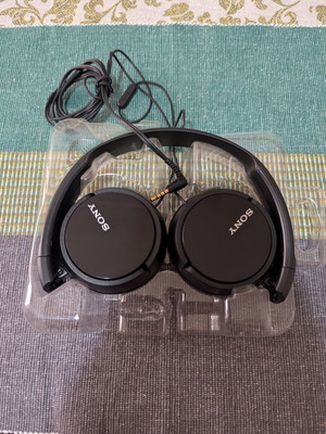 Sony Over Ear Headphones like new, wired