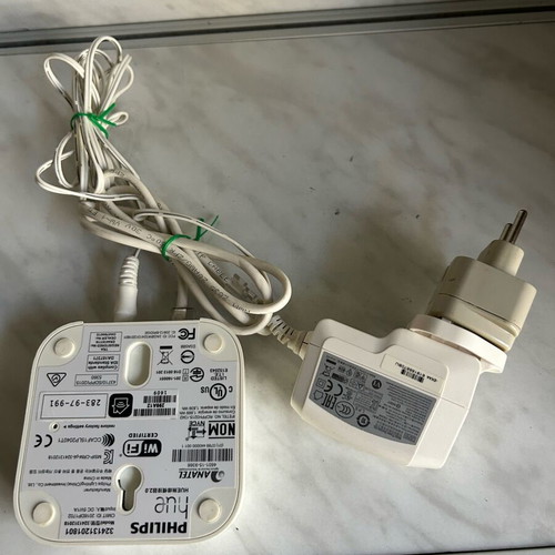 Philips Hue Bridge used with English plug, adaptor and utp cable