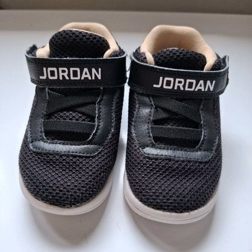 Nike Jordan No 22 kids sneakers used, black