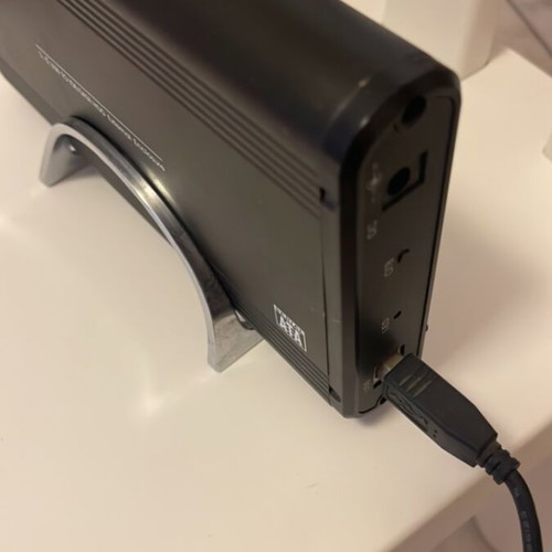 Hard Drive Enclosures with 500GB HDD like new