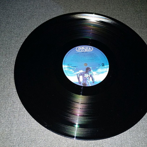 Quiet Riot - QR - LP Album Vinyl Record - Impeccable!!