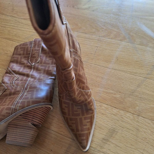 Fendi cowboy boots like new, brown, size 40-41