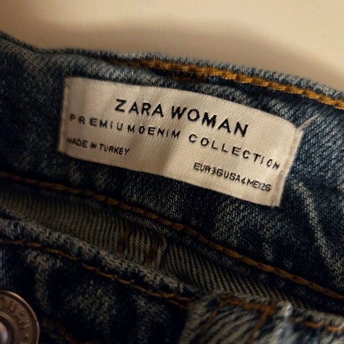Zara blue straight jeans size 36 like new with rips