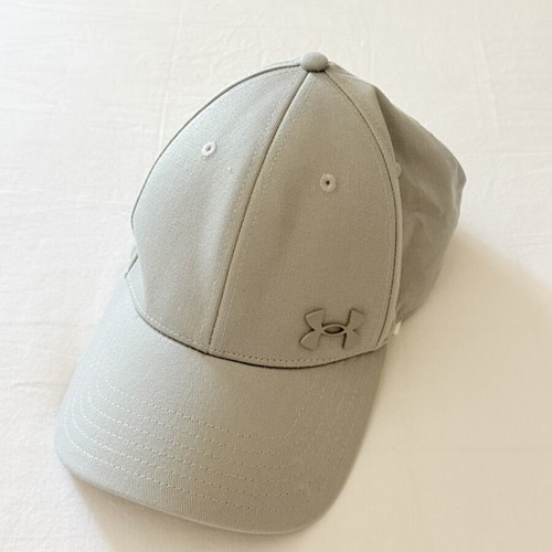 Under Armour hat like new, green, sizes S M