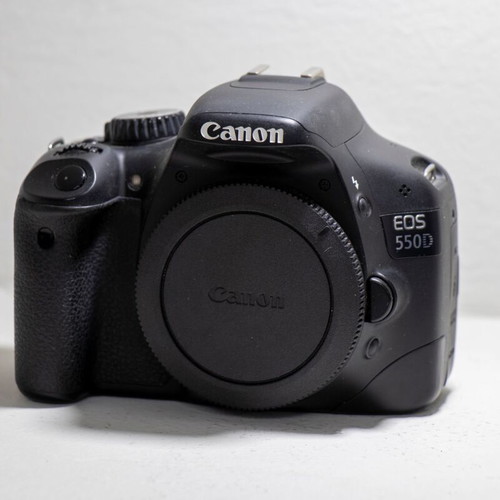Canon EOS 550D DSLR Camera body like new