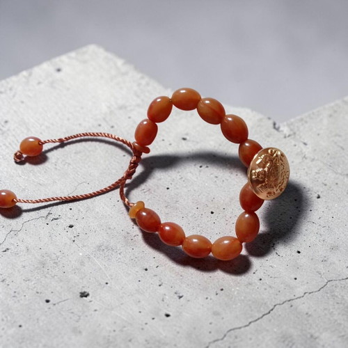 Handmade bracelet with gold element and amber beads