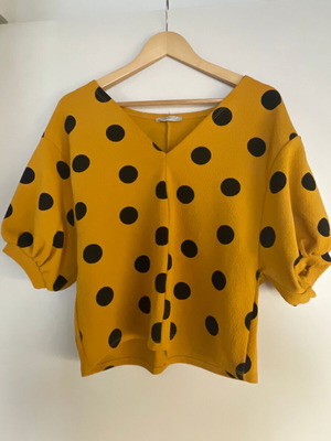 Zara blouse mustard polka dot with puff sleeve elbow length medium used