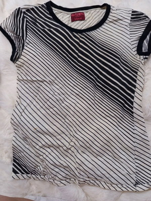Bershka short-sleeve shirt size M like new, black and white