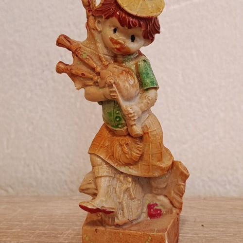 Decorative figurine Scottish man with bagpipes used
