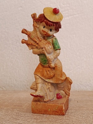 Decorative figurine Scottish man with bagpipes used