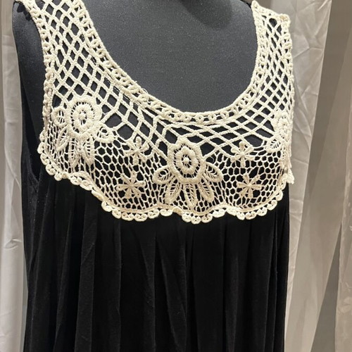 Dress with embroidery size 46 like new, black