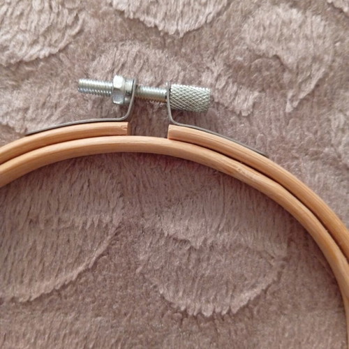 Wooden embroidery hoop 13 cm diameter, new