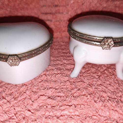 Vintage Limoges porcelain mini jewelry boxes set of 2, like new