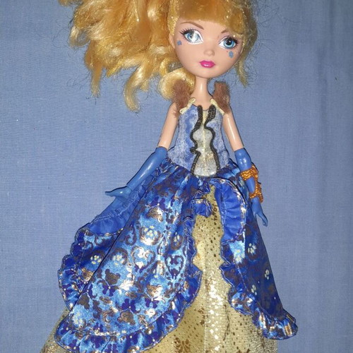 Ever After High Blondie Lockes κούκλα μεταχειρισμένη, Thronecoming