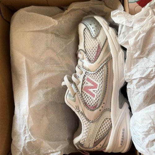 New Balance 530 girls' sneakers like new, size 28, white and pink