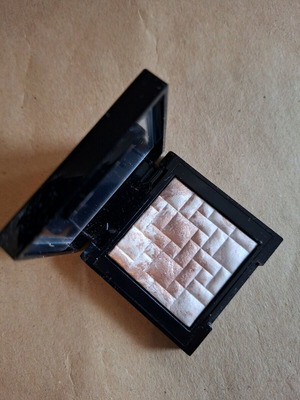 Bobbi Brown Highlighting Powder like new, shade Pink Glow