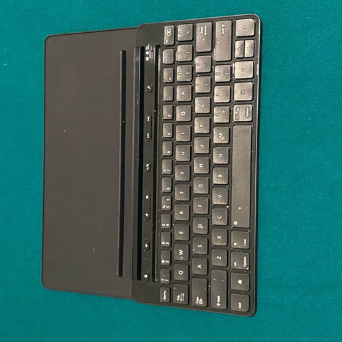 Microsoft Universal Foldable Keybord like new, wireless Bluetooth