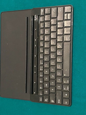 Microsoft Universal Foldable Keybord like new, wireless Bluetooth