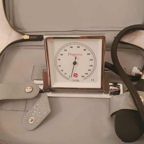 Medical sphygmomanometer used
