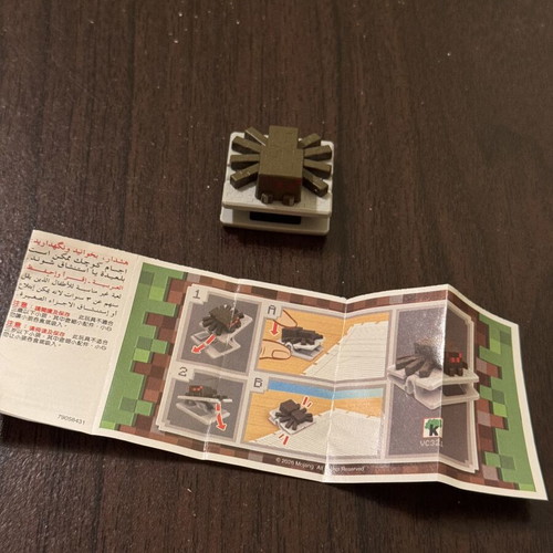 Kinder Joy Minecraft figure like new with paper