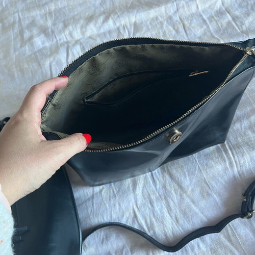 Black leather shoulder bag Michael Kors used with inner leather pouch