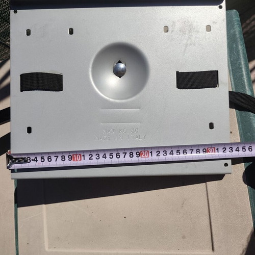 Tv stand used, 14' to 30 kg with medium arm, silver color