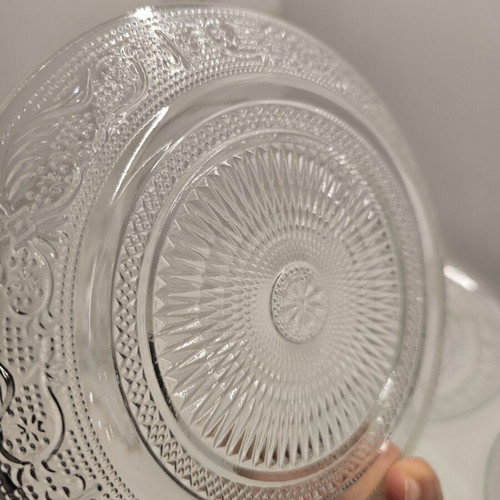 Vintage plates set of 6, one with small defect
