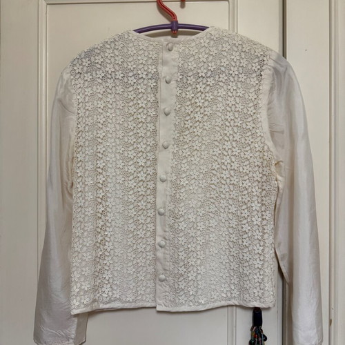 Minimal blouse with silk fabric and authentic guipure lace like new