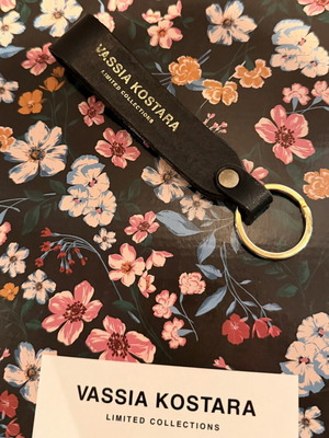 Leather keychain Vassia Kostara like new, black and gold
