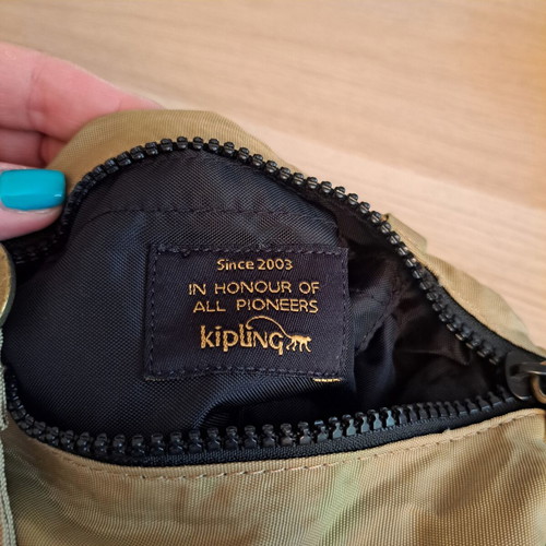 Kipling shoulder bag like new in khaki-olive color