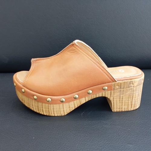 Leather platform sandals new, medium heel, soft leather sole, brown