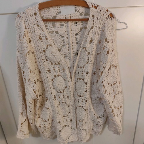 Zara knitted jacket cardigan no L like new, white