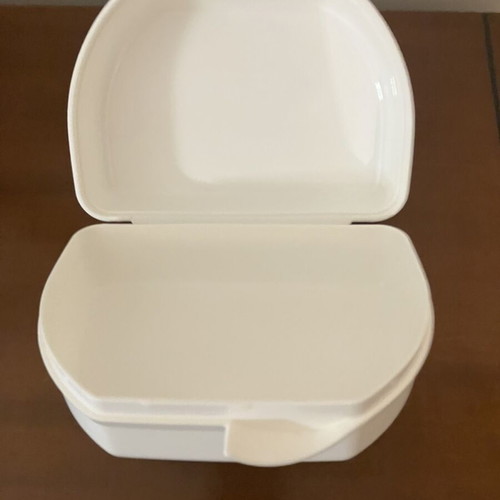 Hello Kitty snack box Tupperware