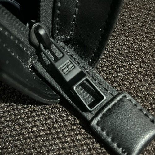 Tommy Hilfiger Th Commuter Mini Crossover like new, black