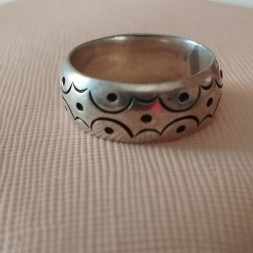 Ring silver color, like new, diameter 18mm