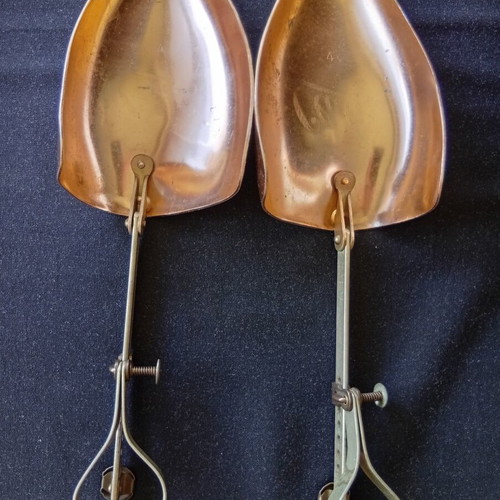Club shoe stretchers France size 4 gold color