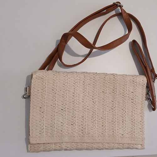Beige crossbody bag, lightweight straw