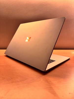 Microsoft Surface 5 15.6 ιντσών i7 8GB 256GB SSD σαν καινούργιο