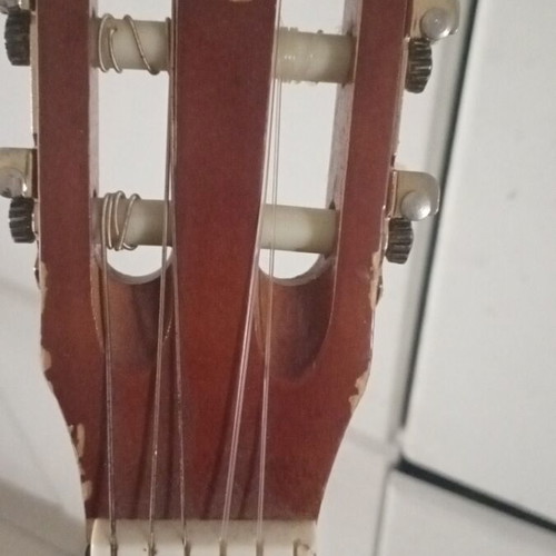 Classical guitar 3/4 used with footrest and minor wear