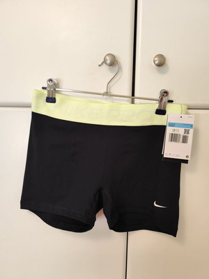 Nike Pro Medium αθλητικό σορτσάκι καινούργιο, μαύρο με φωσφορίζον λάστιχο