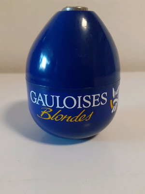 Gauloises Blondes case with lighter used, lighter not working