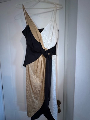 Lace dress like new, black and gold, size S