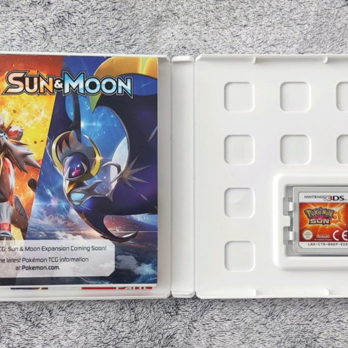 Pokemon Sun Nintendo 3DS used with booklet