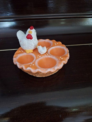 Πήλινη αυγοθήκη τεσσάρων θέσεων σαν καινούργια