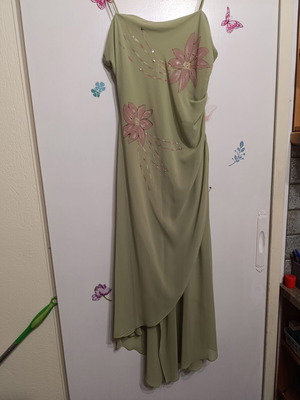 Dress pistachio with dark pink flowers like new