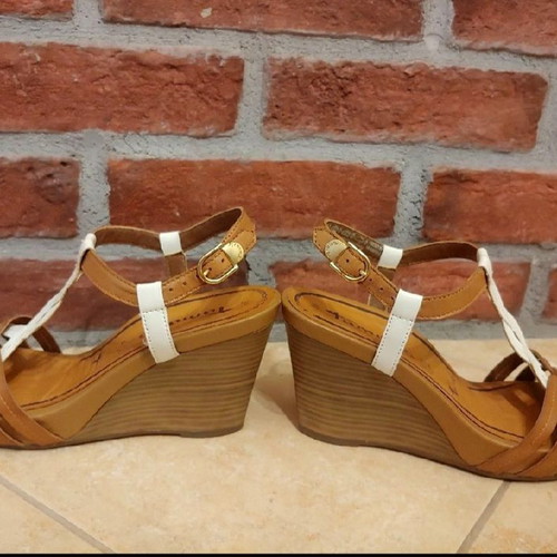 Tamaris leather platform sandals used, tan with white design, size 36
